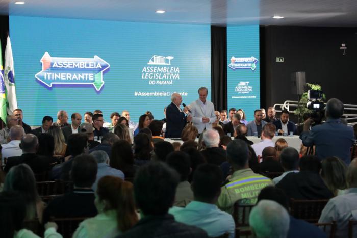 Assembleia Itinerante em Maringá: diálogo direto e homenagens na Expoingá