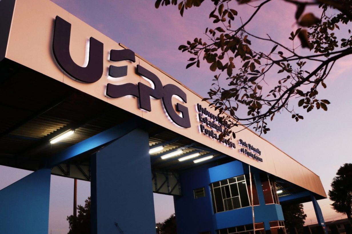 UEPG abre 33 vagas para professores com salários de até R$ 10,6 mil