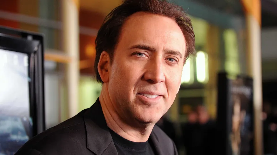 Nicolas Cage relata momento de risco de vida com tubarões durante gravações de 