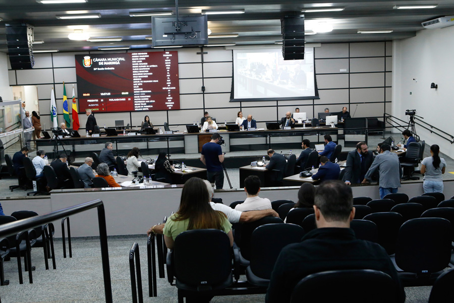 Mesa diretora da Câmara vai analisar condenação de Cris Lauer