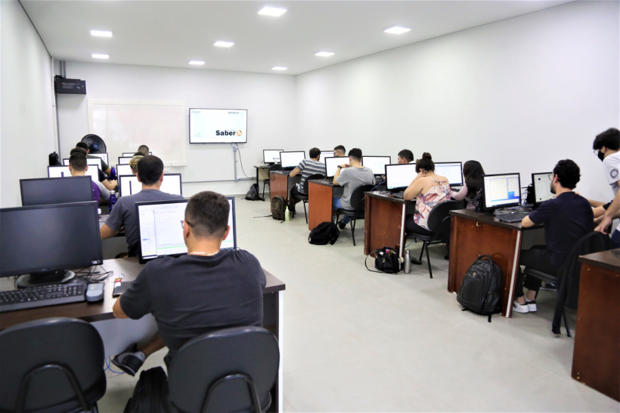 Prefeitura de Maringá abre 80 vagas para cursos gratuitos de HTML e Python